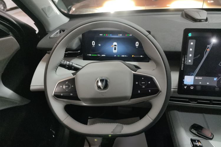 Used CHANGAN UNI-Z New Energy 2025 Model, Smart New Blue Whale 125km Battleship+ Version Steering Wheel