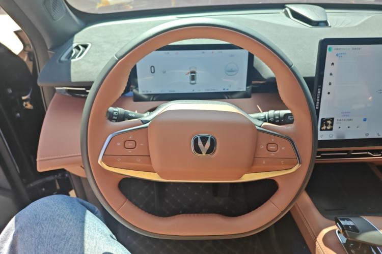 Used CHANGAN UNI-Z New Energy 2025 Model, Smart New Blue Whale 125km Battleship+ Version Steering Wheel