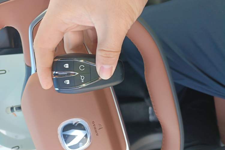 Used CHANGAN UNI-Z New Energy 2025 Model, Smart New Blue Whale 125km Battleship+ Version Vehicle Key