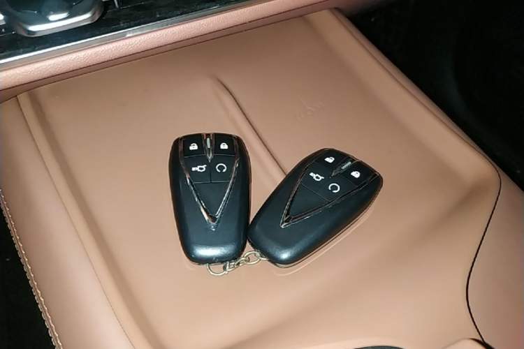 Used CHANGAN UNI-Z New Energy 2025 Model, Smart New Blue Whale 125km Battleship+ Version Vehicle Key