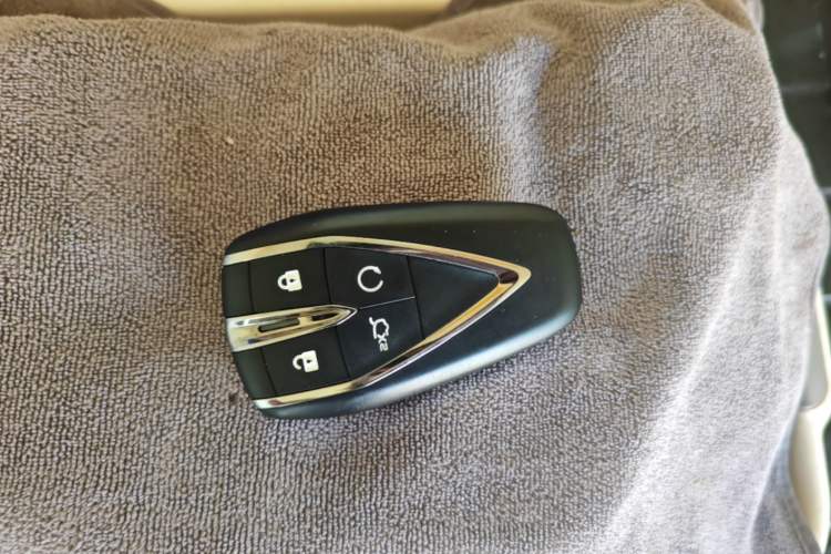 Used CHANGAN UNI-Z New Energy 2025 Model, Smart New Blue Whale 125km Battleship+ Version Vehicle Key