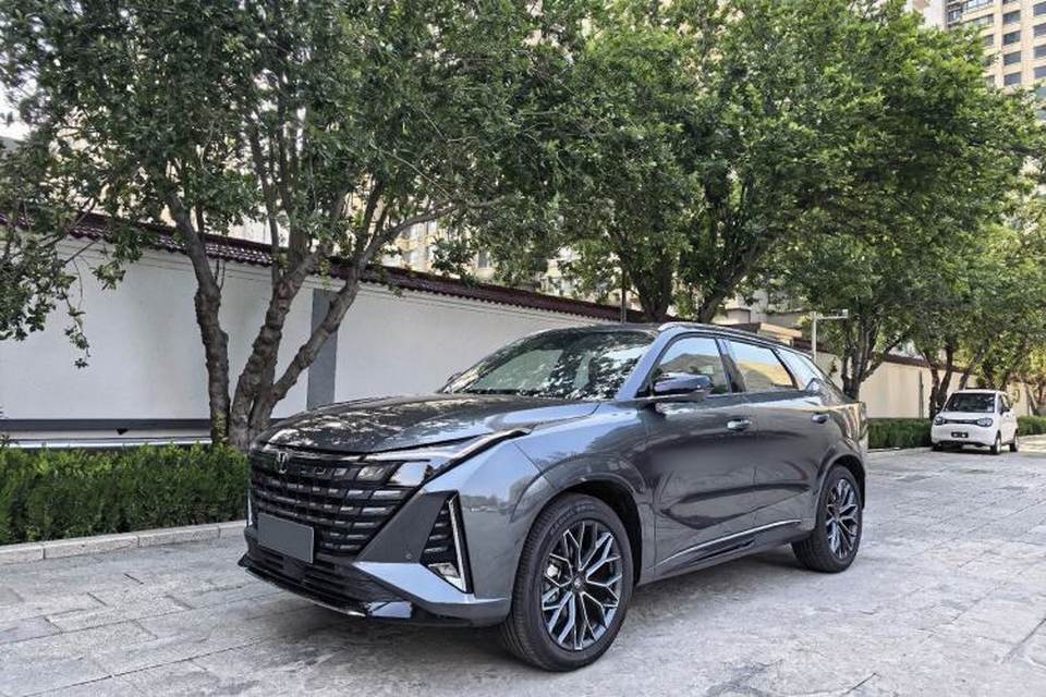 CHANGAN UNI-Z New Energy 2025