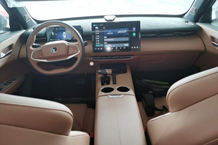 Used CHANGAN UNI-Z New Energy 2025 Model, Smart New Blue Whale 125km Battleship+ Version Center Console