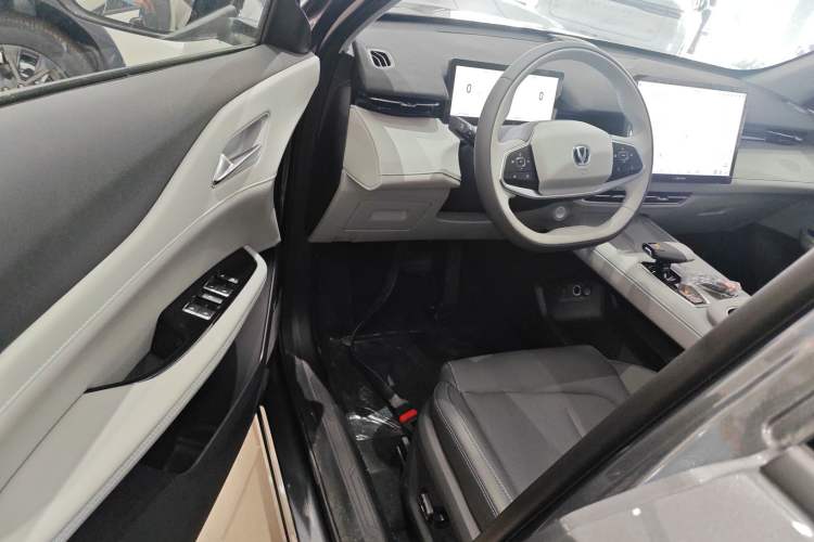 Used CHANGAN UNI-Z New Energy 2025 Model, Smart New Blue Whale 125km Battleship+ Version Driver Seat