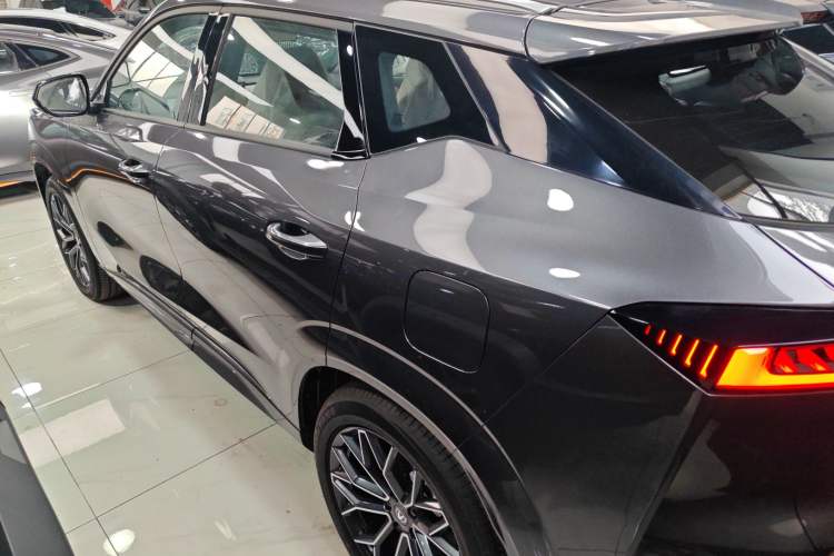 Used CHANGAN UNI-Z New Energy 2025 Model, Smart New Blue Whale 125km Battleship+ Version Exterior 3