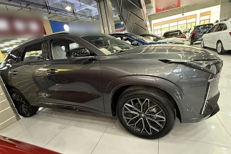 Used CHANGAN UNI-Z New Energy 2025 Model, Smart New Blue Whale 125km Battleship+ Version Exterior 4