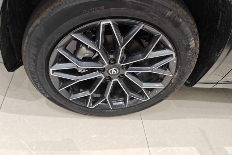 Used CHANGAN UNI-Z New Energy 2025 Model, Smart New Blue Whale 125km Battleship+ Version Exterior 4