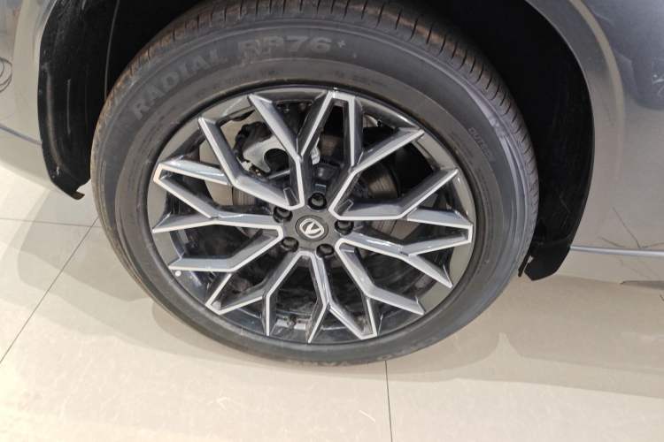 Used CHANGAN UNI-Z New Energy 2025 Model, Smart New Blue Whale 125km Battleship+ Version Exterior 5