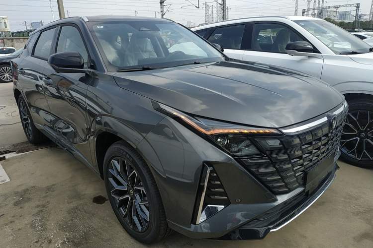 Used CHANGAN UNI-Z New Energy 2025 Model, Smart New Blue Whale 125km Battleship+ Version Front Right 45 Deg