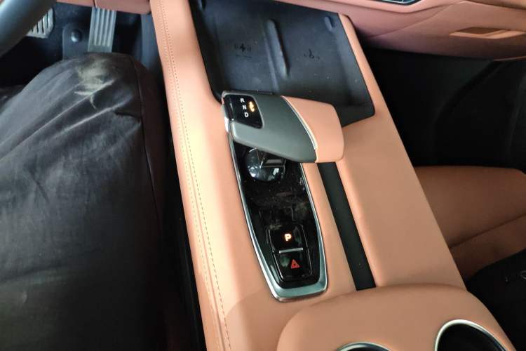 Used CHANGAN UNI-Z New Energy 2025 Model, Smart New Blue Whale 125km Battleship+ Version Gear Lever