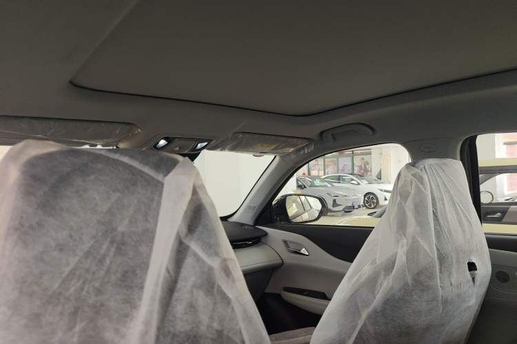Used CHANGAN UNI-Z New Energy 2025 Model, Smart New Blue Whale 125km Battleship+ Version Headliner
