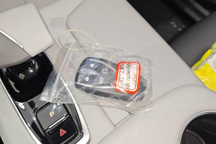 Used CHANGAN UNI-Z New Energy 2025 Model, Smart New Blue Whale 125km Battleship+ Version Interior 1