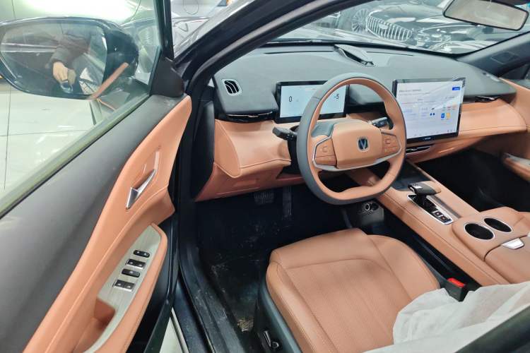 Used CHANGAN UNI-Z New Energy 2025 Model, Smart New Blue Whale 125km Battleship+ Version Interior 3