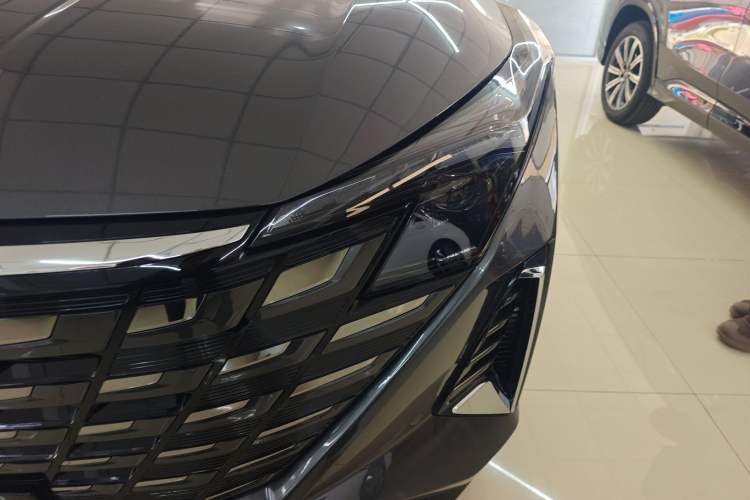 Used CHANGAN UNI-Z New Energy 2025 Model, Smart New Blue Whale 125km Battleship+ Version Left Front Headlight