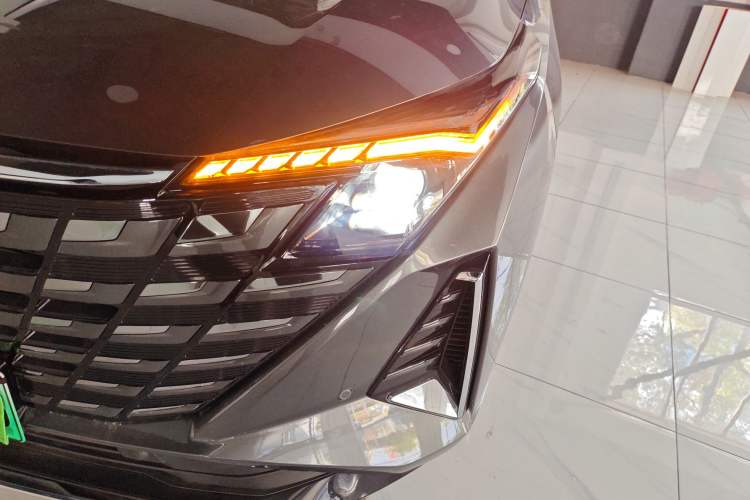 Used CHANGAN UNI-Z New Energy 2025 Model, Smart New Blue Whale 125km Battleship+ Version Left Front Headlight