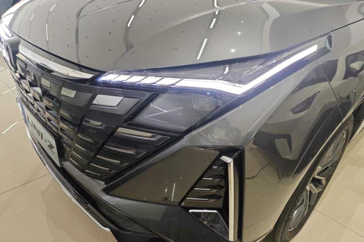 Used CHANGAN UNI-Z New Energy 2025 Model, Smart New Blue Whale 125km Battleship+ Version Left Front Headlight