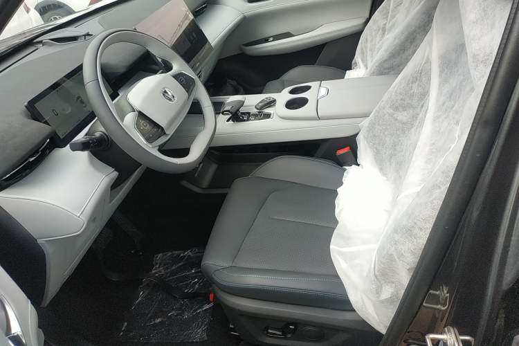 Used CHANGAN UNI-Z New Energy 2025 Model, Smart New Blue Whale 125km Battleship+ Version Left Front Seat