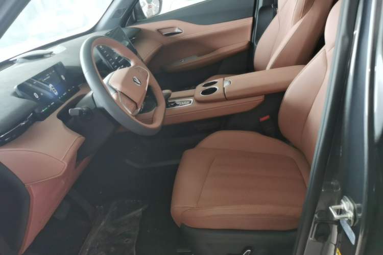 Used CHANGAN UNI-Z New Energy 2025 Model, Smart New Blue Whale 125km Battleship+ Version Left Front Seat