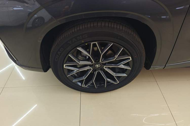 Used CHANGAN UNI-Z New Energy 2025 Model, Smart New Blue Whale 125km Battleship+ Version Left Front Wheel Hub
