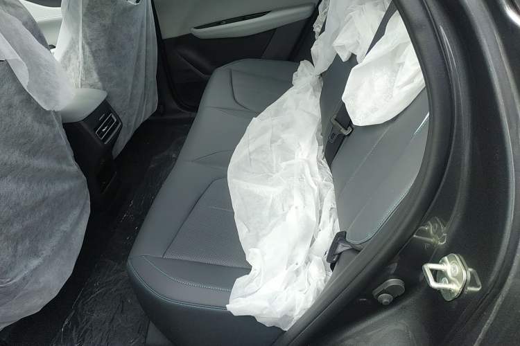 Used CHANGAN UNI-Z New Energy 2025 Model, Smart New Blue Whale 125km Battleship+ Version Left Rear Seat