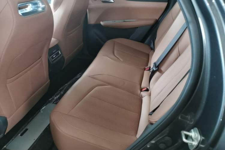 Used CHANGAN UNI-Z New Energy 2025 Model, Smart New Blue Whale 125km Battleship+ Version Left Rear Seat