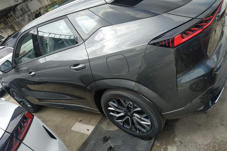 Used CHANGAN UNI-Z New Energy 2025 Model, Smart New Blue Whale 125km Battleship+ Version Left Side