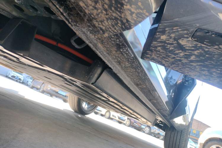 Used CHANGAN UNI-Z New Energy 2025 Model, Smart New Blue Whale 125km Battleship+ Version Left Side Sill