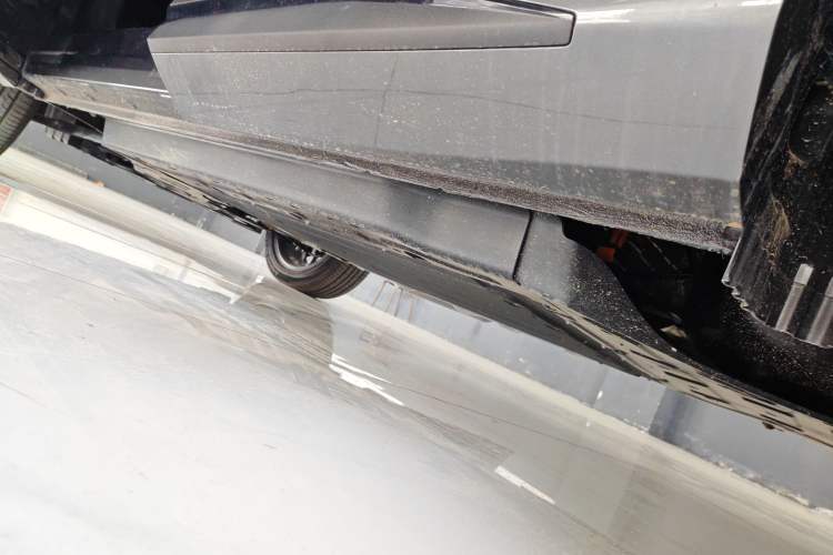 Used CHANGAN UNI-Z New Energy 2025 Model, Smart New Blue Whale 125km Battleship+ Version Left Side Sill