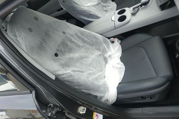 Used CHANGAN UNI-Z New Energy 2025 Model, Smart New Blue Whale 125km Battleship+ Version Right Front Seat