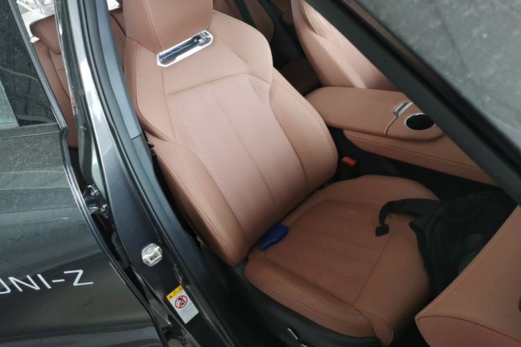 Used CHANGAN UNI-Z New Energy 2025 Model, Smart New Blue Whale 125km Battleship+ Version Right Front Seat