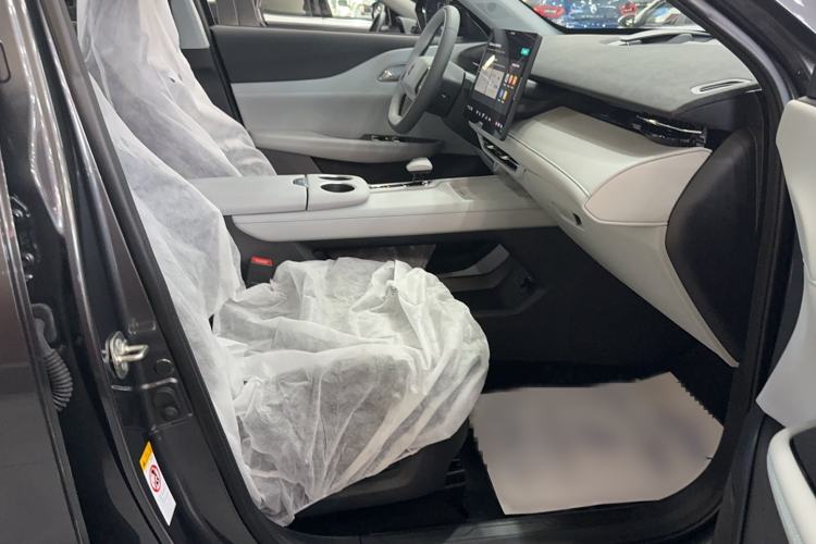 Used CHANGAN UNI-Z New Energy 2025 Model, Smart New Blue Whale 125km Battleship+ Version Right Front Seat