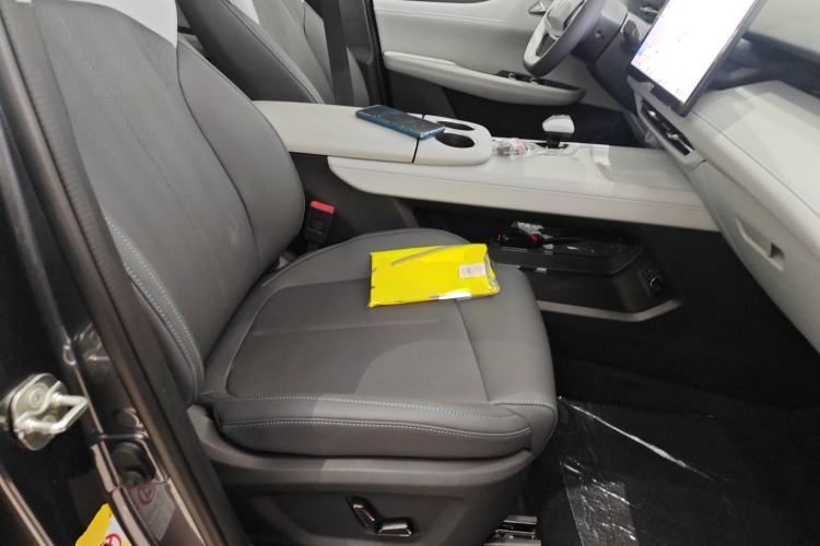 Used CHANGAN UNI-Z New Energy 2025 Model, Smart New Blue Whale 125km Battleship+ Version Right Front Seat