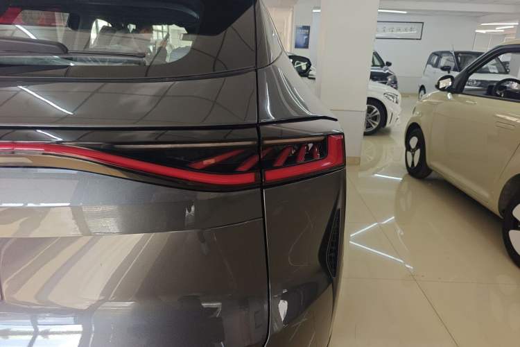 Used CHANGAN UNI-Z New Energy 2025 Model, Smart New Blue Whale 125km Battleship+ Version Right Rear Taillight