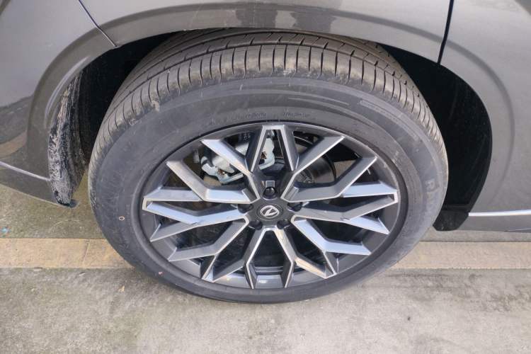 Used CHANGAN UNI-Z New Energy 2025 Model, Smart New Blue Whale 125km Battleship+ Version Right Rear Wheel Hub