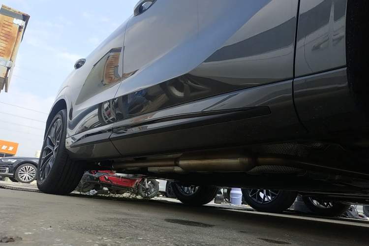 Used CHANGAN UNI-Z New Energy 2025 Model, Smart New Blue Whale 125km Battleship+ Version Right Side Sill