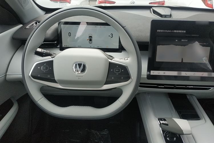 Used CHANGAN UNI-Z New Energy 2025 Model, Smart New Blue Whale 125km Battleship+ Version Steering Wheel