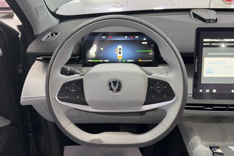 Used CHANGAN UNI-Z New Energy 2025 Model, Smart New Blue Whale 125km Battleship+ Version Steering Wheel