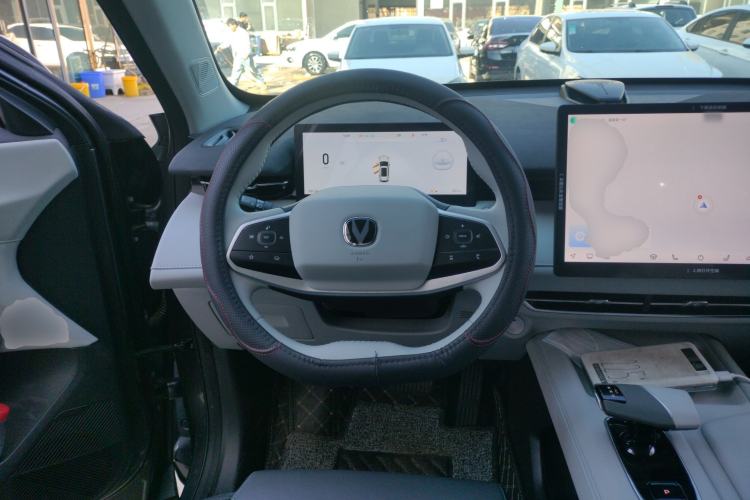 Used CHANGAN UNI-Z New Energy 2025 Model, Smart New Blue Whale 125km Battleship+ Version Steering Wheel