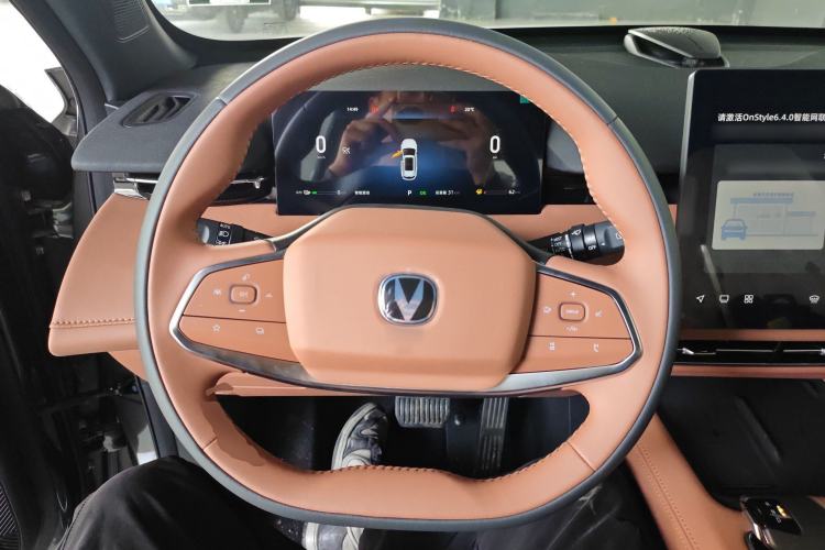 Used CHANGAN UNI-Z New Energy 2025 Model, Smart New Blue Whale 125km Battleship+ Version Steering Wheel