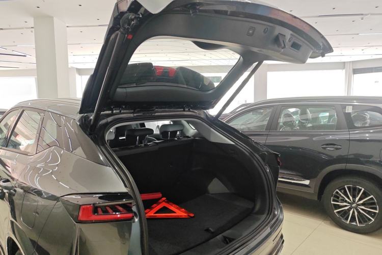 Used CHANGAN UNI-Z New Energy 2025 Model, Smart New Blue Whale 125km Battleship+ Version Trunk