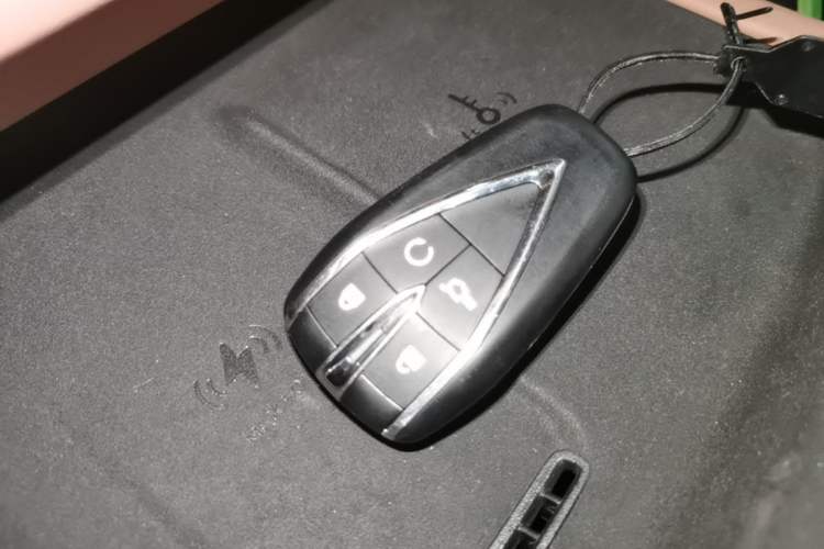 Used CHANGAN UNI-Z New Energy 2025 Model, Smart New Blue Whale 125km Battleship+ Version Vehicle Key