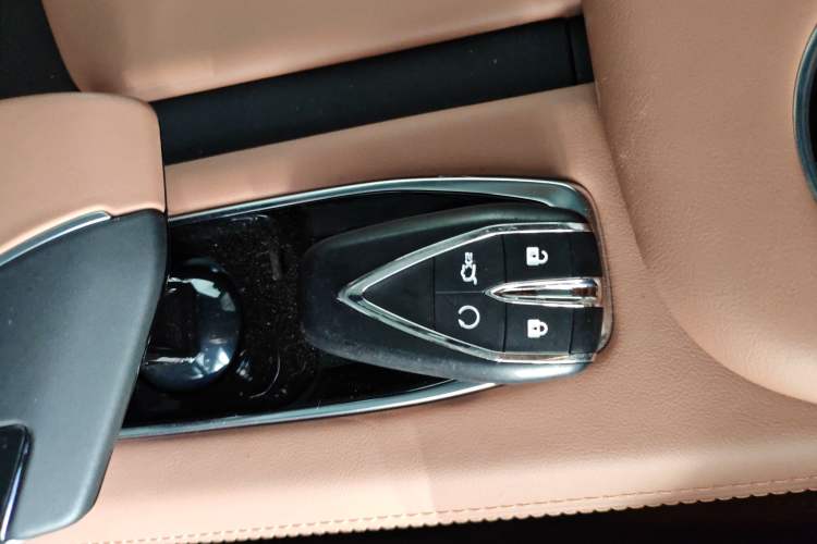Used CHANGAN UNI-Z New Energy 2025 Model, Smart New Blue Whale 125km Battleship+ Version Vehicle Key