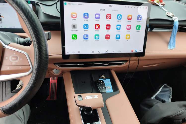 Used CHANGAN UNI-Z New Energy 2025 Model, Smart New Blue Whale 125km Battleship+ Version Audio And AC Panel