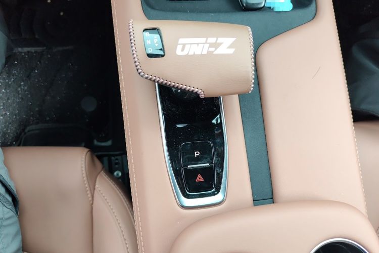 Used CHANGAN UNI-Z New Energy 2025 Model, Smart New Blue Whale 125km Battleship+ Version Gear Lever