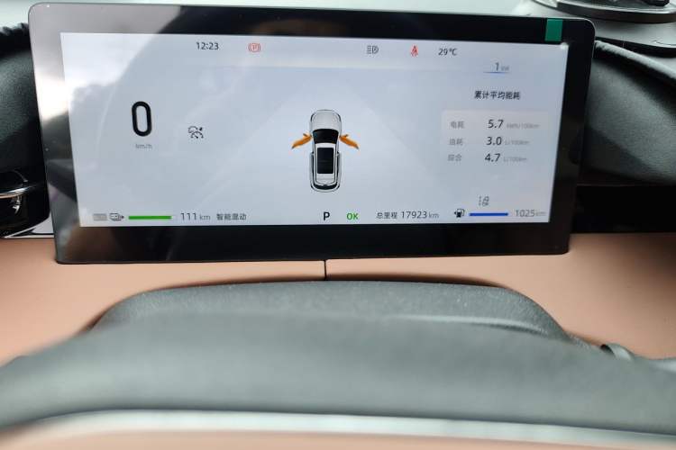Used CHANGAN UNI-Z New Energy 2025 Model, Smart New Blue Whale 125km Battleship+ Version Odometer Close Up