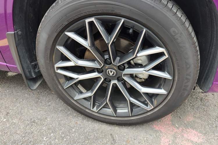 Used CHANGAN UNI-Z New Energy 2025 Model, Smart New Blue Whale 125km Battleship+ Version Right Front Wheel Hub