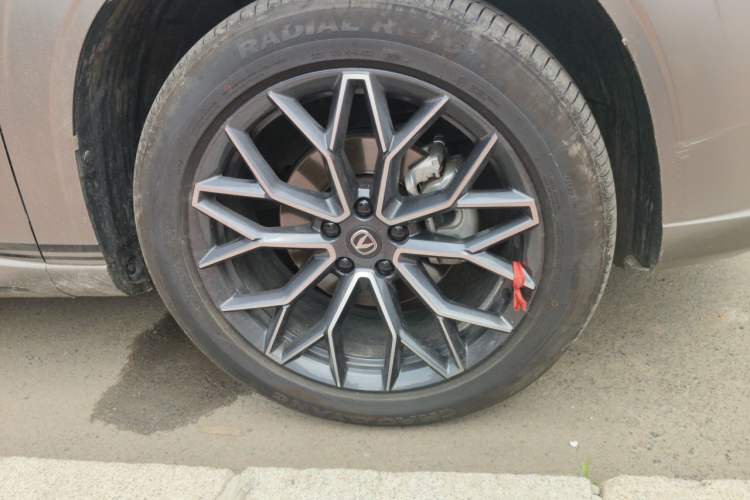 Used CHANGAN UNI-Z New Energy 2025 Model, Smart New Blue Whale 125km Battleship+ Version Right Front Wheel Hub
