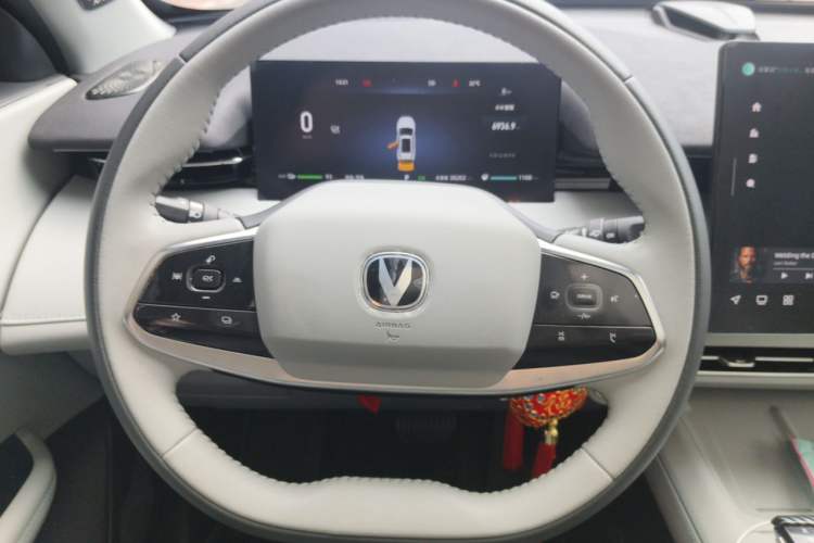Used CHANGAN UNI-Z New Energy 2025 Model, Smart New Blue Whale 125km Battleship+ Version Steering Wheel