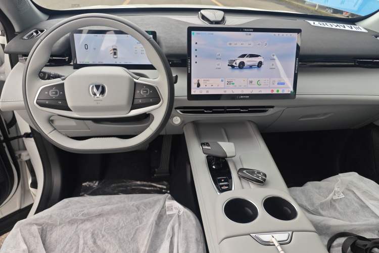 Used CHANGAN UNI-Z New Energy 2025 Smart New Blue Whale 125km Battleship Edition Center Console