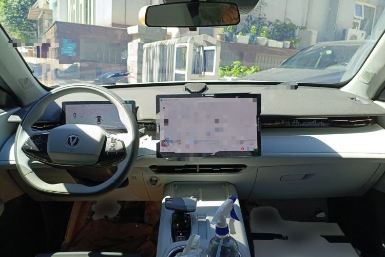 Used CHANGAN UNI-Z New Energy 2025 Model, Smart New Blue Whale 125km Ultra-Strong Version Center Console